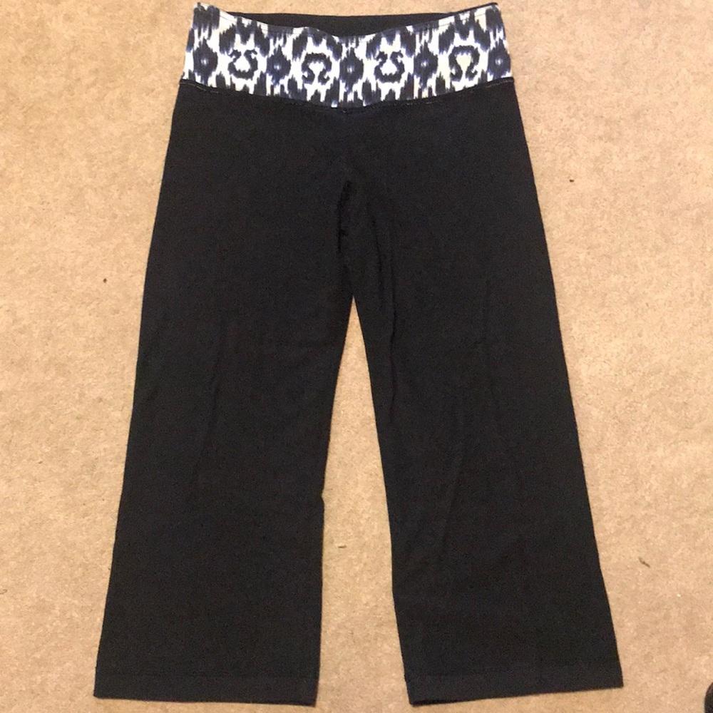 Lululemon Blue Leopard “Ikat” reversible capris